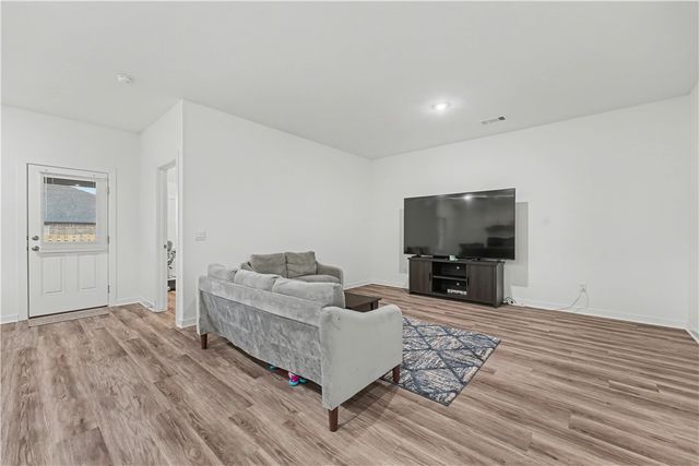 210 Collie Avenue, Lowell, AR 72745