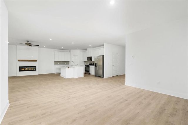 210 Collie Avenue, Lowell, AR 72745