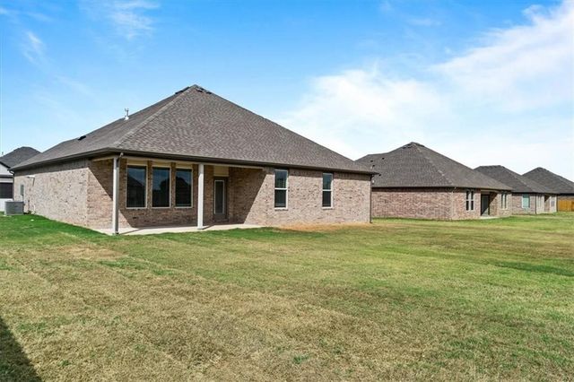 210 Collie Avenue, Lowell, AR 72745