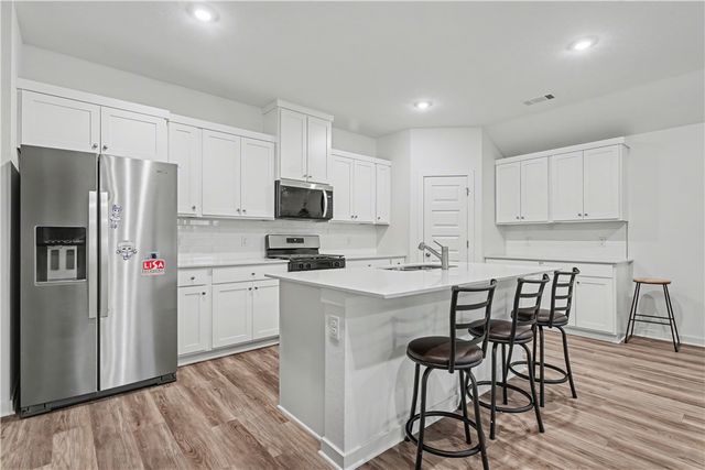 210 Collie Avenue, Lowell, AR 72745