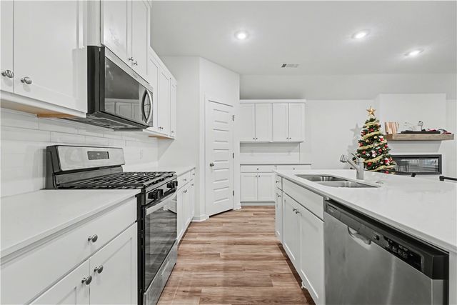 210 Collie Avenue, Lowell, AR 72745