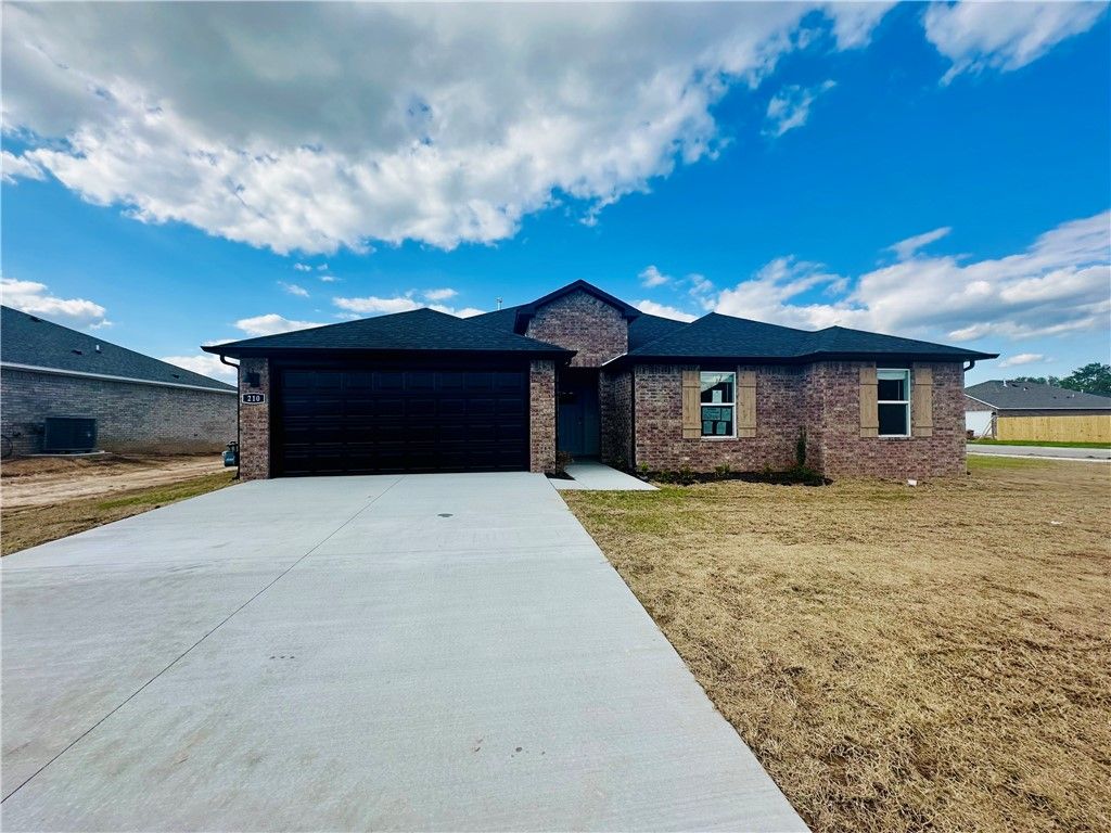 210 Collie Avenue, Lowell, AR 72745