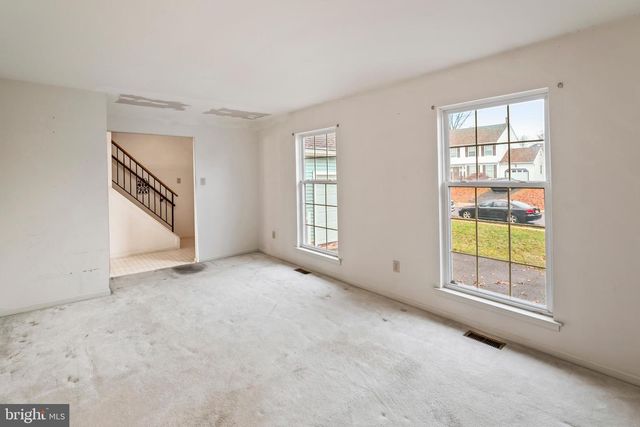 12 GERRY LN, Sicklerville, NJ 08081