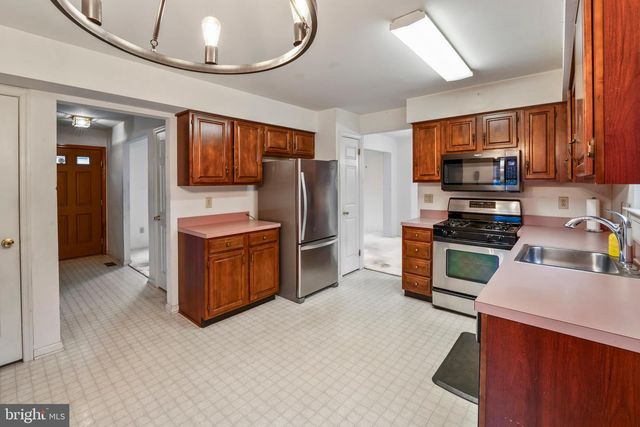 12 GERRY LN, Sicklerville, NJ 08081