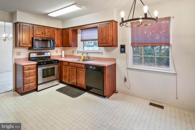 12 GERRY LN, Sicklerville, NJ 08081