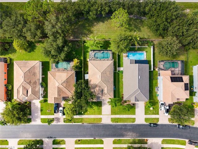 2769 Inlet Cove LN W, Naples, FL 34120