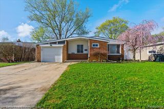 22518 Sunnyside Street, Saint Clair Shores, MI 48080