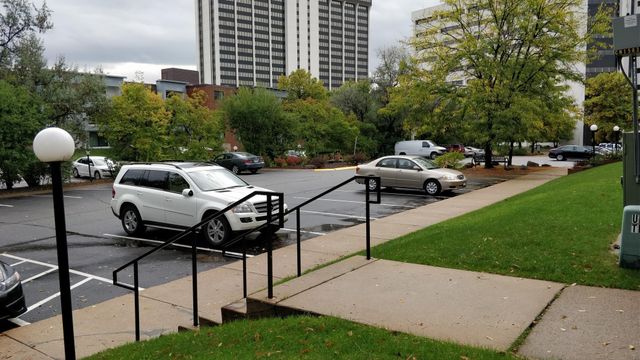 450 Ford Road 125, Saint Louis Park, MN 55426