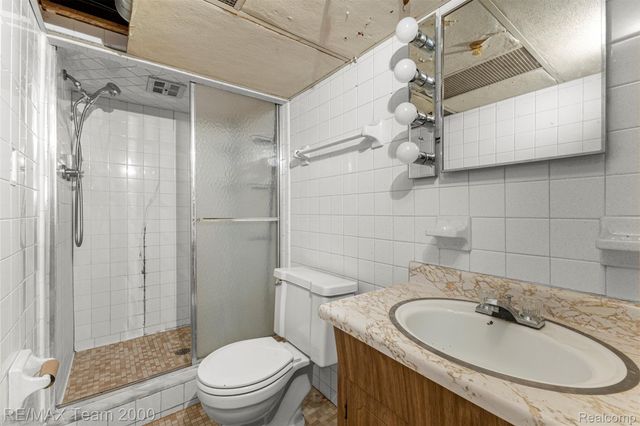 22101 Church Street, Oak Park, MI 48237