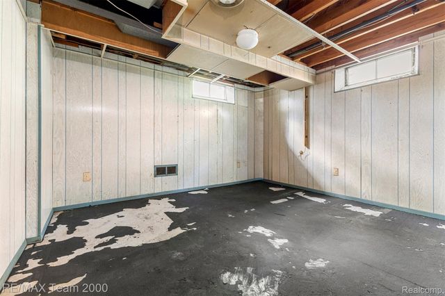 22101 Church Street, Oak Park, MI 48237