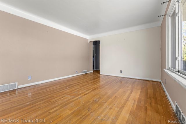22101 Church Street, Oak Park, MI 48237