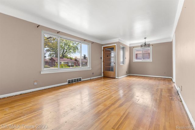 22101 Church Street, Oak Park, MI 48237