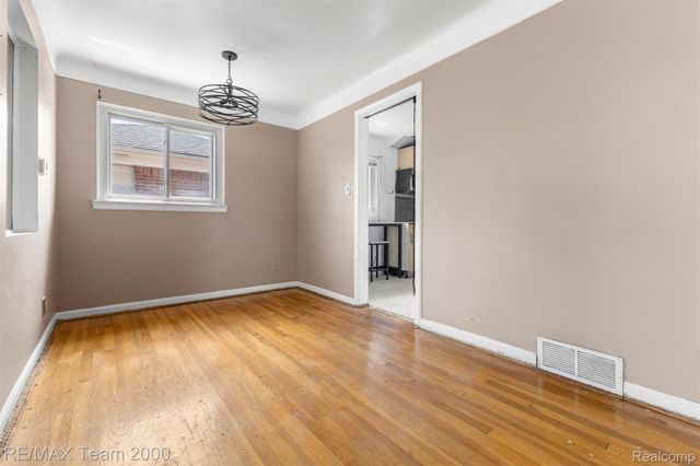 22101 Church Street, Oak Park, MI 48237