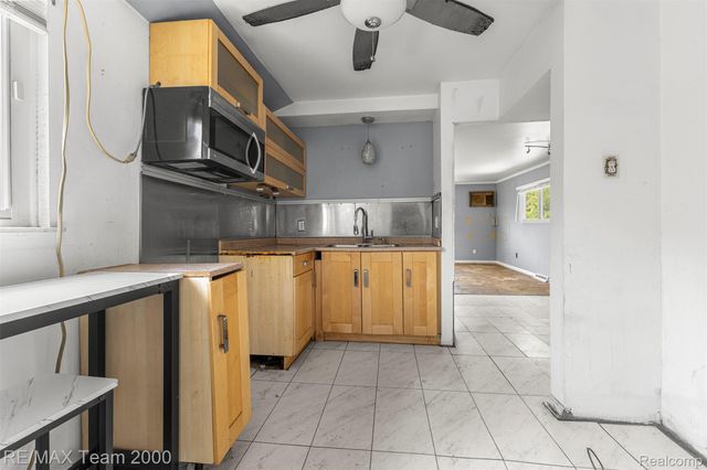 22101 Church Street, Oak Park, MI 48237