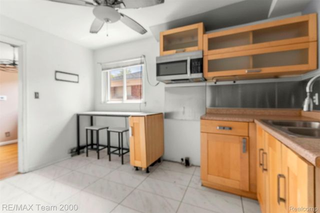 22101 Church Street, Oak Park, MI 48237