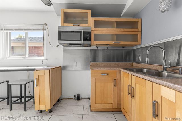 22101 Church Street, Oak Park, MI 48237