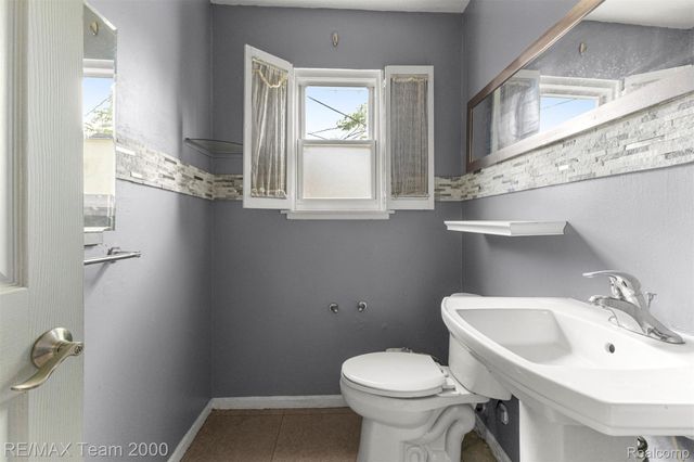 22101 Church Street, Oak Park, MI 48237