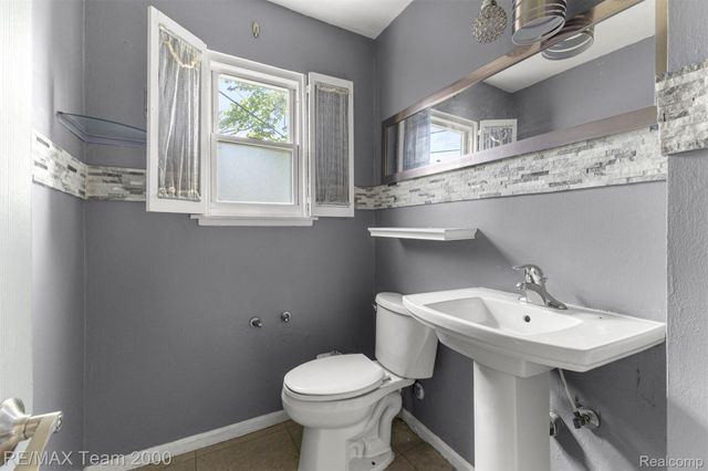 22101 Church Street, Oak Park, MI 48237