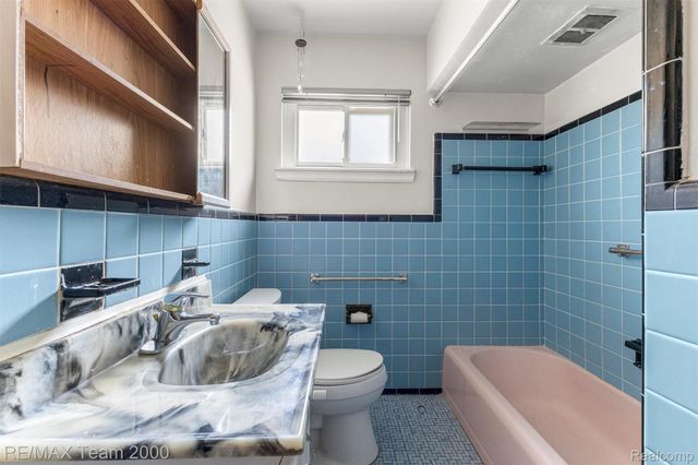 22101 Church Street, Oak Park, MI 48237