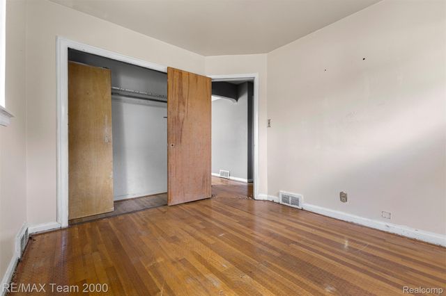 22101 Church Street, Oak Park, MI 48237