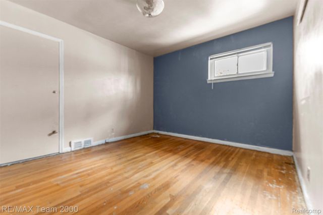 22101 Church Street, Oak Park, MI 48237