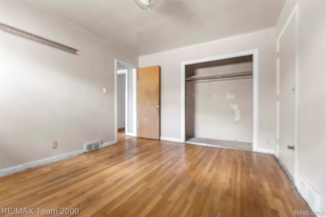 22101 Church Street, Oak Park, MI 48237