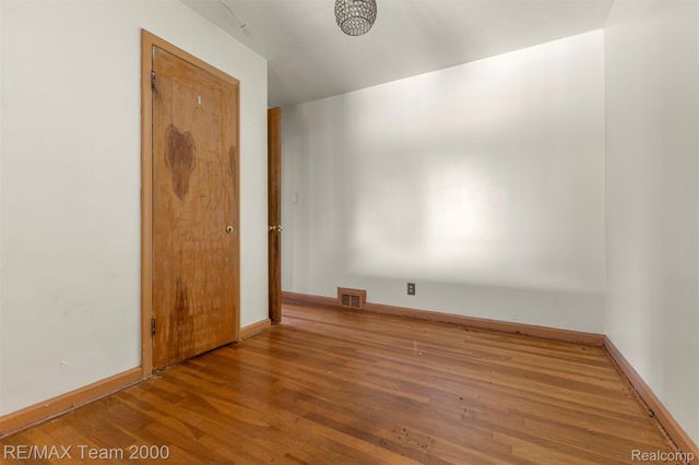 22101 Church Street, Oak Park, MI 48237