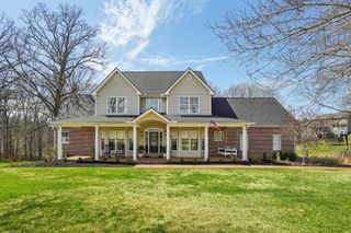 1000 Bradby Dr, Burns, TN 37029