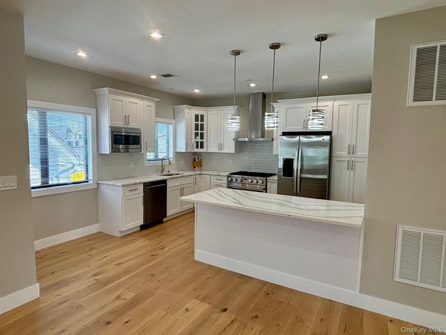 159 Harrison Avenue C, Mineola, NY 11501