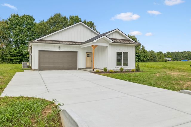 328 Villa St, Smithville, TN 37166