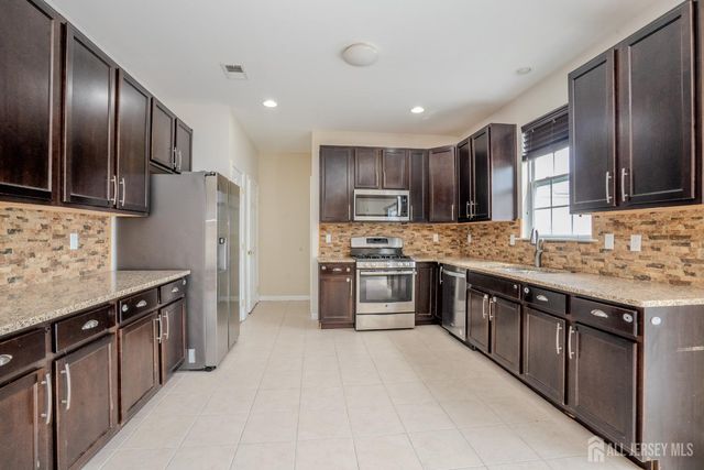 3 Maxwell Road, Monroe, NJ 08831