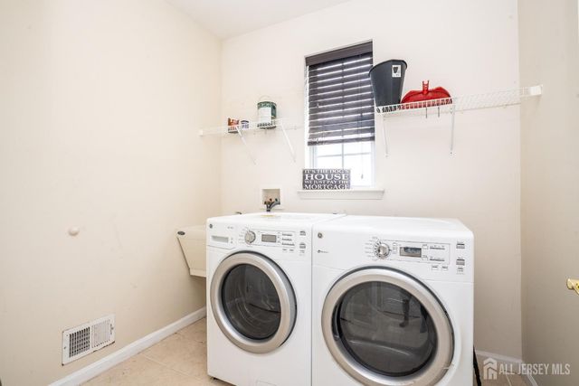 3 Maxwell Road, Monroe, NJ 08831