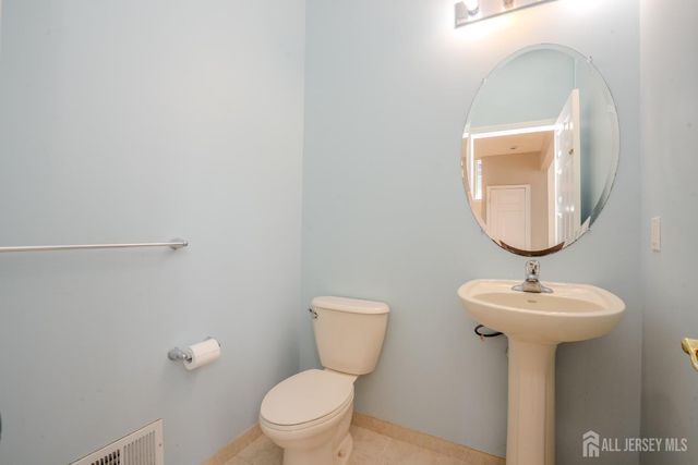 3 Maxwell Road, Monroe, NJ 08831