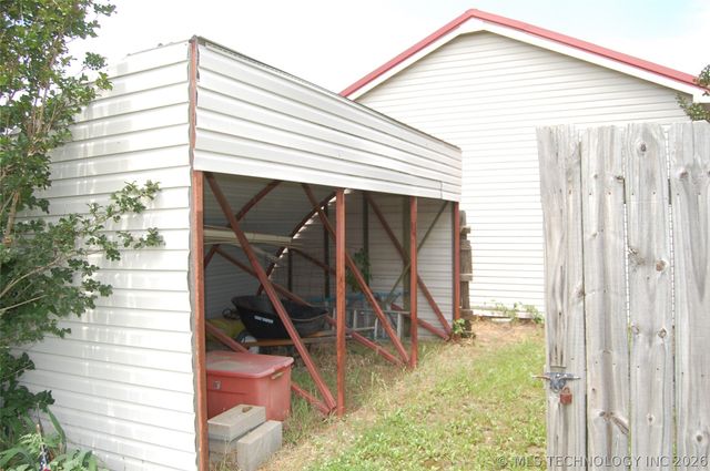 13782 Bulrush Street, Henryetta, OK 74437