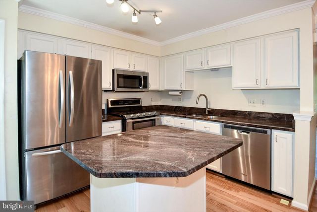 5987 EDGEHILL CT, Alexandria, VA 22303