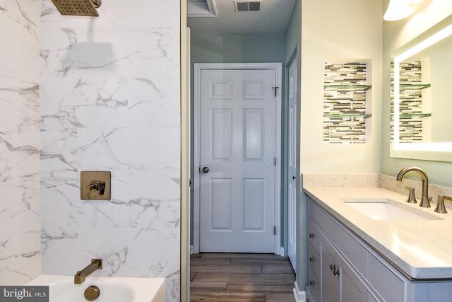 5987 EDGEHILL CT, Alexandria, VA 22303