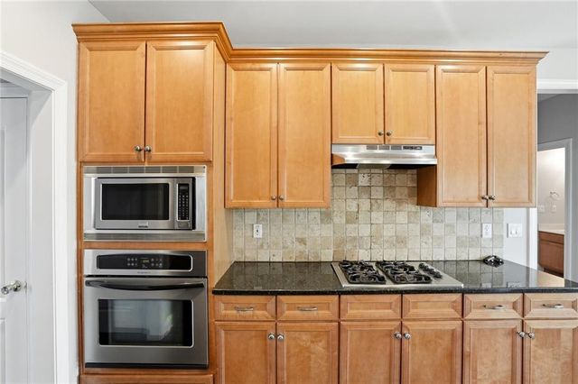 328 Thistlewood Run, Mcdonough, GA 30252