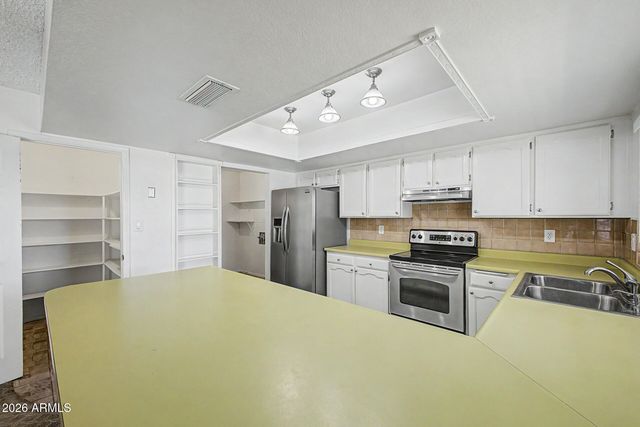 10632 N 49TH Avenue, Glendale, AZ 85304