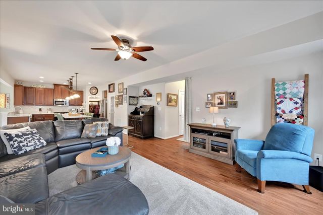 1021 COUNTRYSIDE RD, Seven Valleys, PA 17360