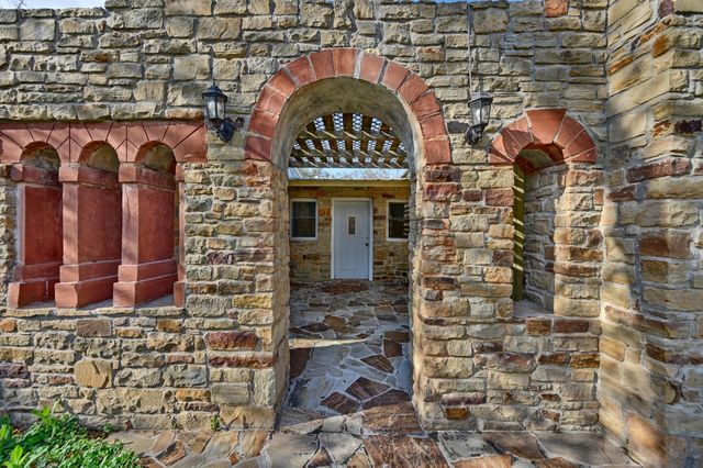 2514 Finke Road, Round Top, TX 78954