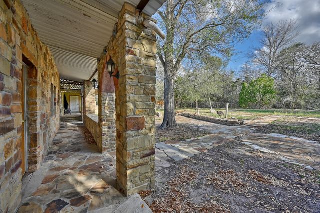 2514 Finke Road, Round Top, TX 78954