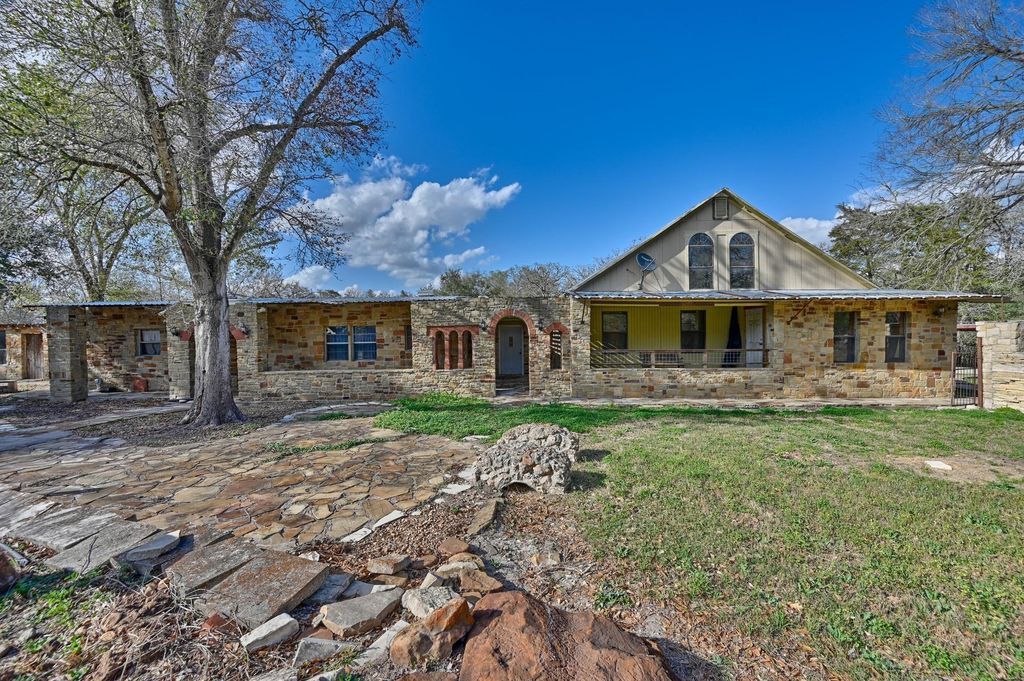 2514 Finke Road, Round Top, TX 78954