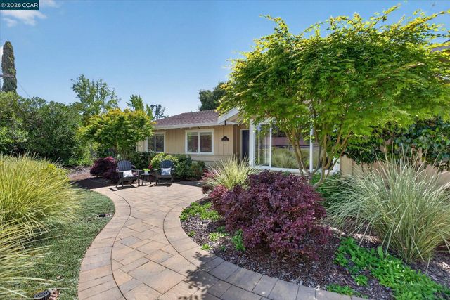 26 Carisbrook Dr, Orinda, CA 94563