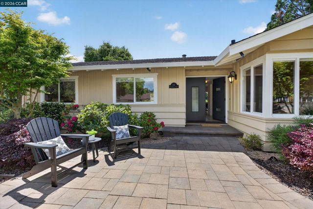 26 Carisbrook Dr, Orinda, CA 94563