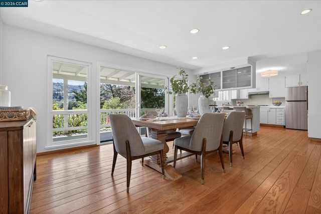 26 Carisbrook Dr, Orinda, CA 94563