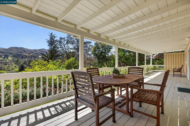 26 Carisbrook Dr, Orinda, CA 94563