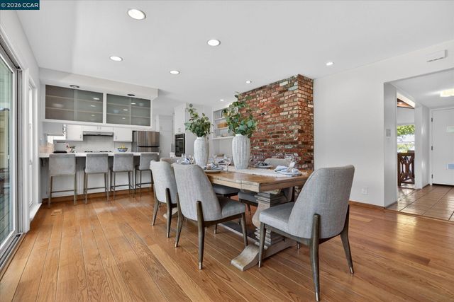 26 Carisbrook Dr, Orinda, CA 94563