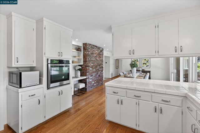 26 Carisbrook Dr, Orinda, CA 94563