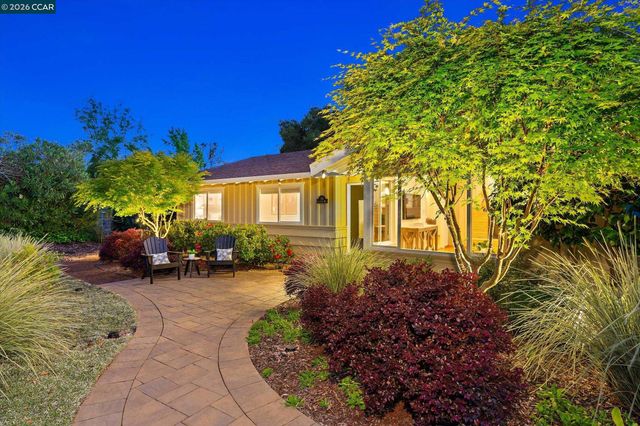 26 Carisbrook Dr, Orinda, CA 94563