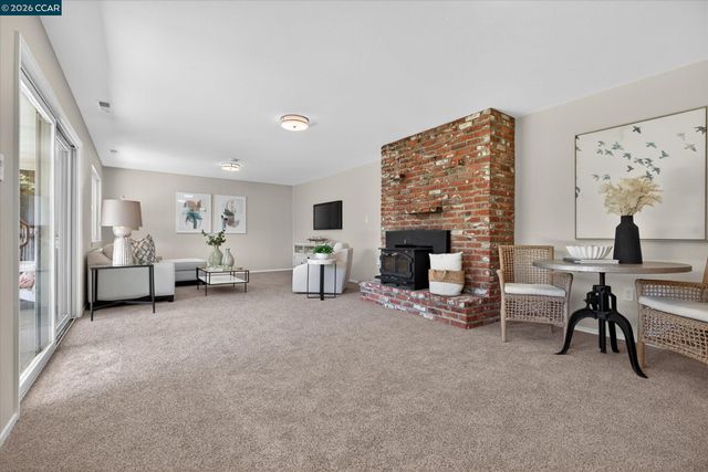 26 Carisbrook Dr, Orinda, CA 94563